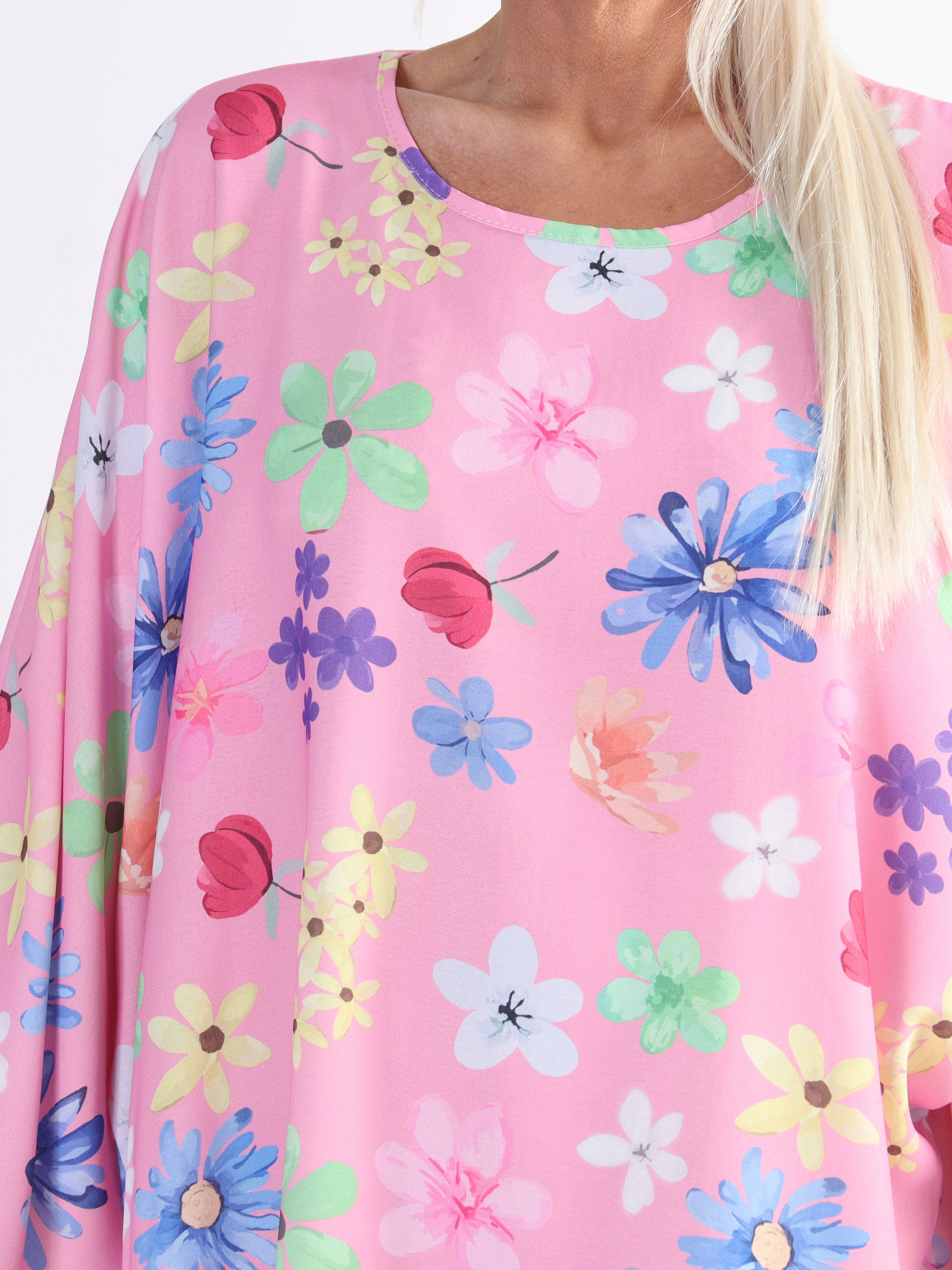 Sabina - Löst sittande klänning med blommönster i plusstorlek